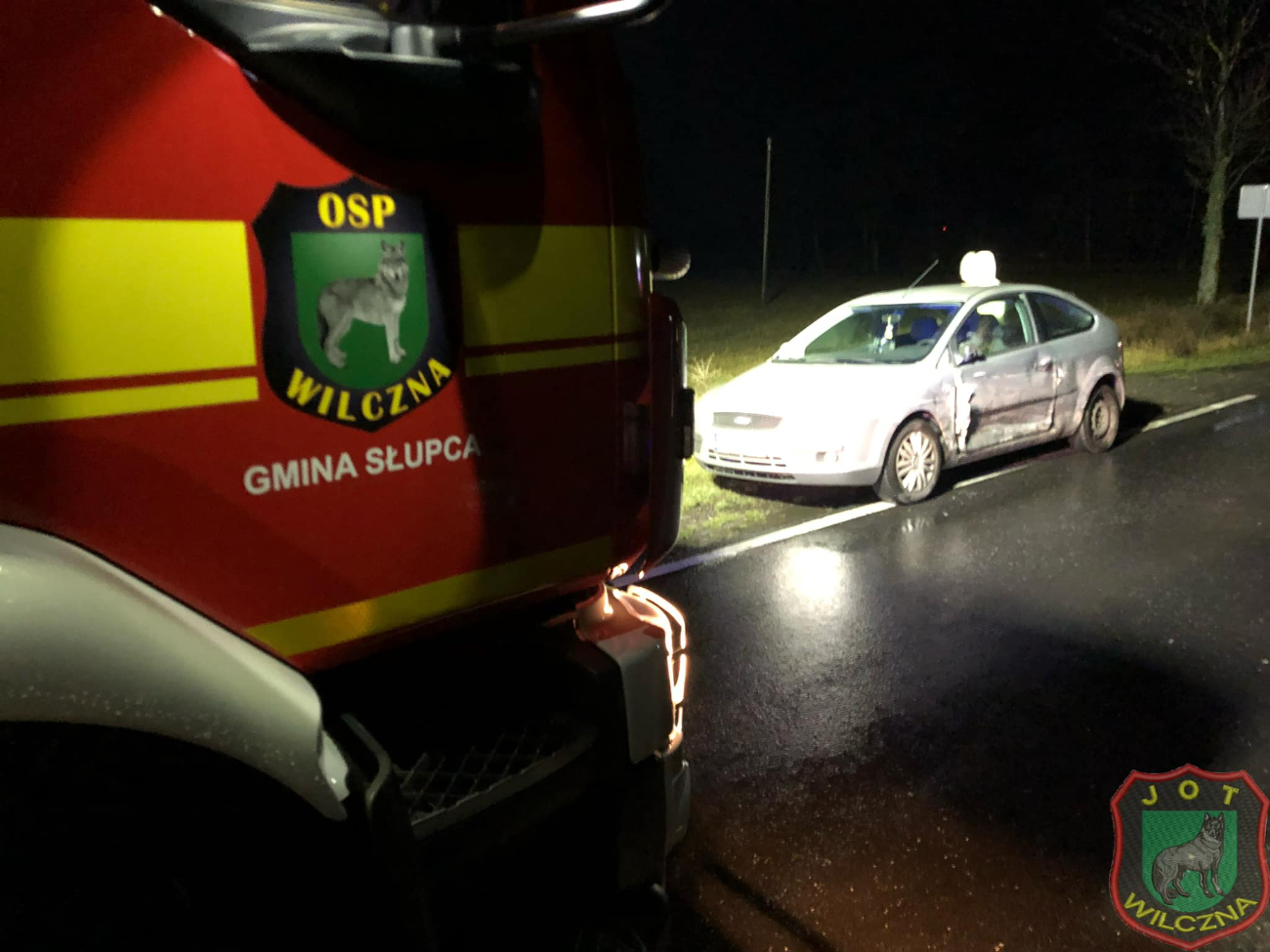 Zderzyły się cztery auta. Dwie osoby uciekły z miejsca wypadku