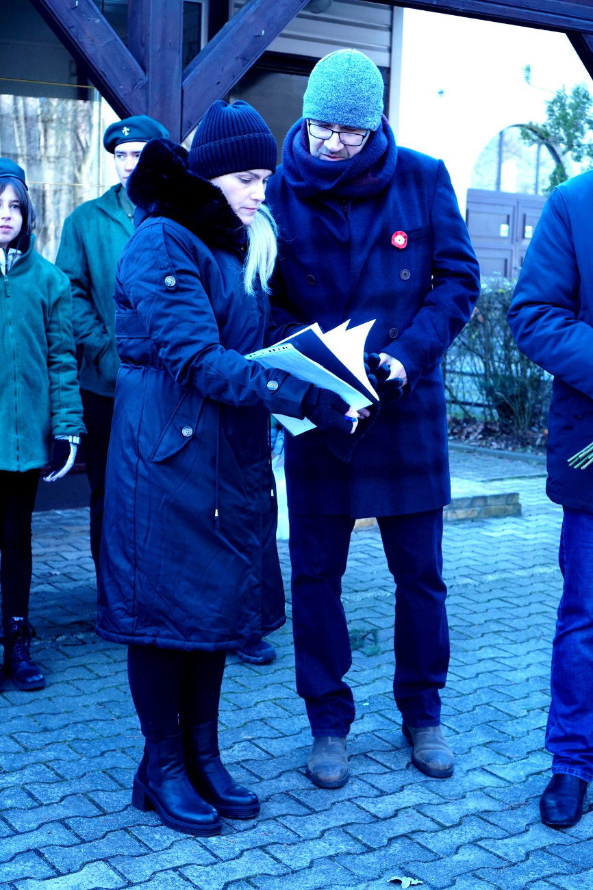 Spotkali się na cmentarzu, by uczcić bohaterów