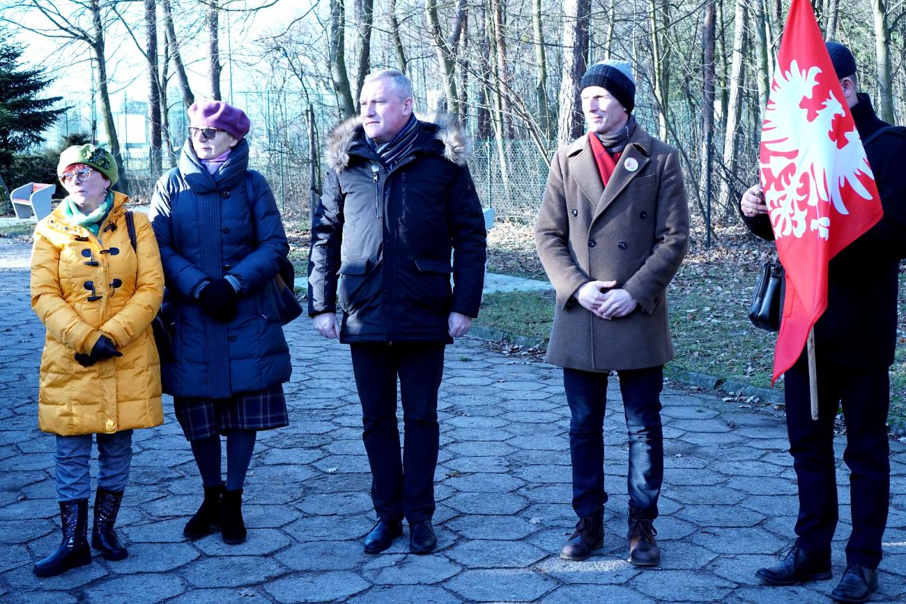 Spotkali się na cmentarzu, by uczcić bohaterów