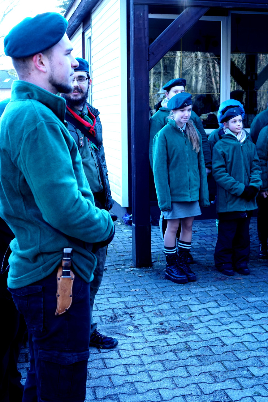 Spotkali się na cmentarzu, by uczcić bohaterów