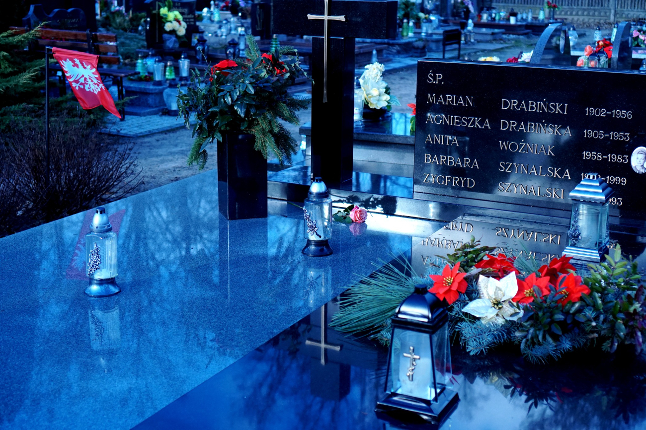 Spotkali się na cmentarzu, by uczcić bohaterów