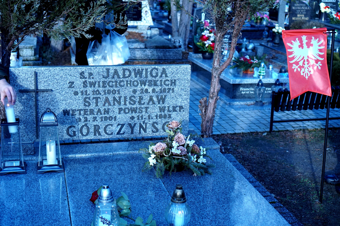 Spotkali się na cmentarzu, by uczcić bohaterów