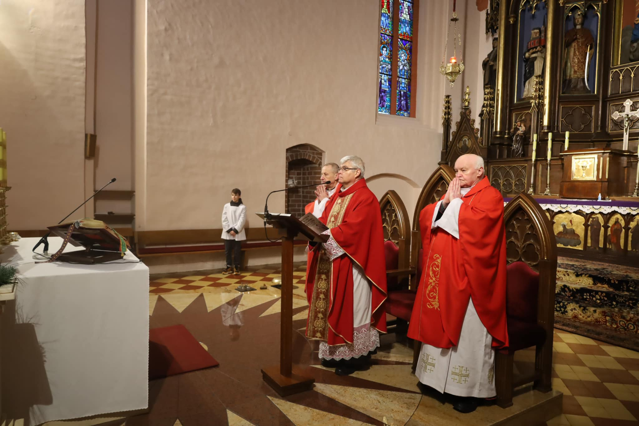 Relikwie błogosławionej rodziny Ulmów dotarły dziś do Słupcy