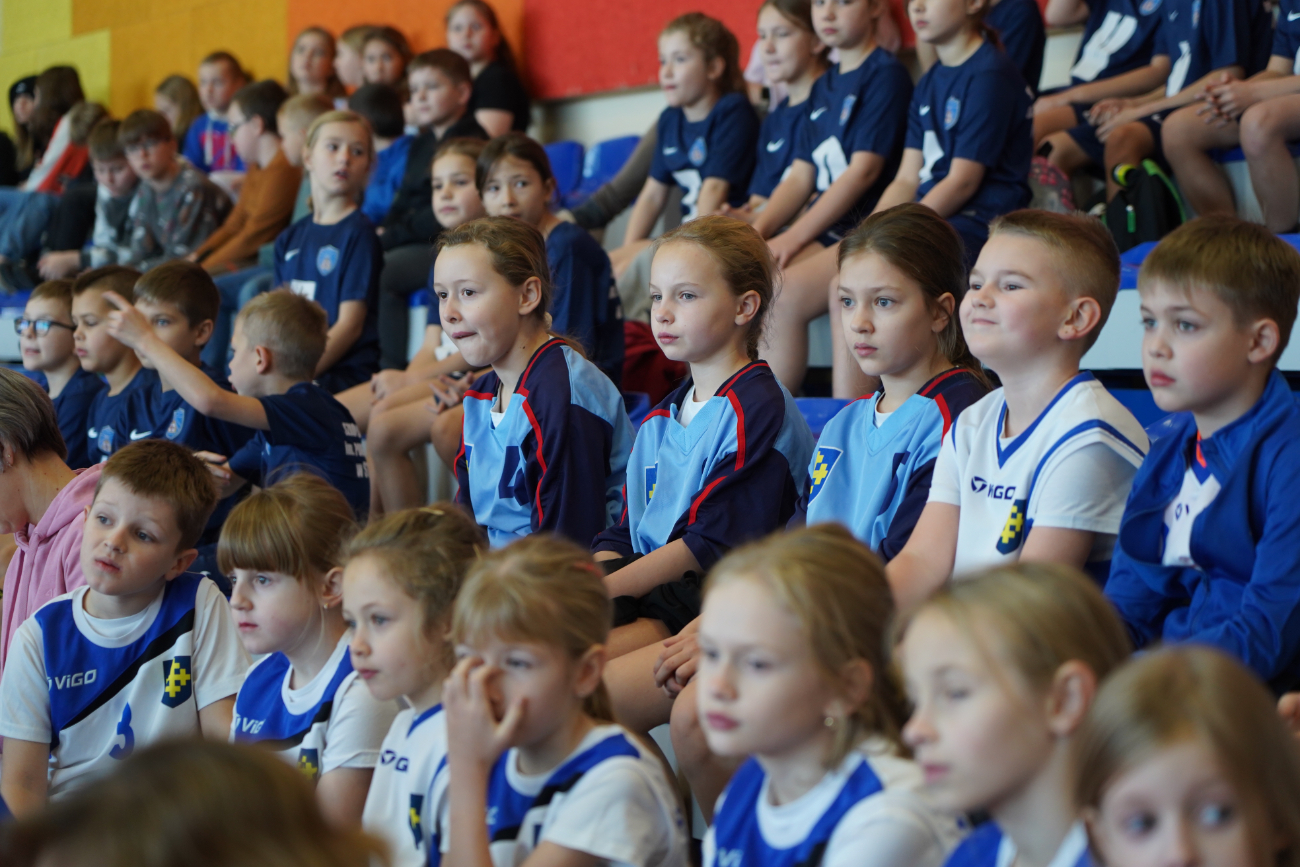 Zabawa i sport. Pierwsze zawody najmłodszych uczniów ZDJĘCIA