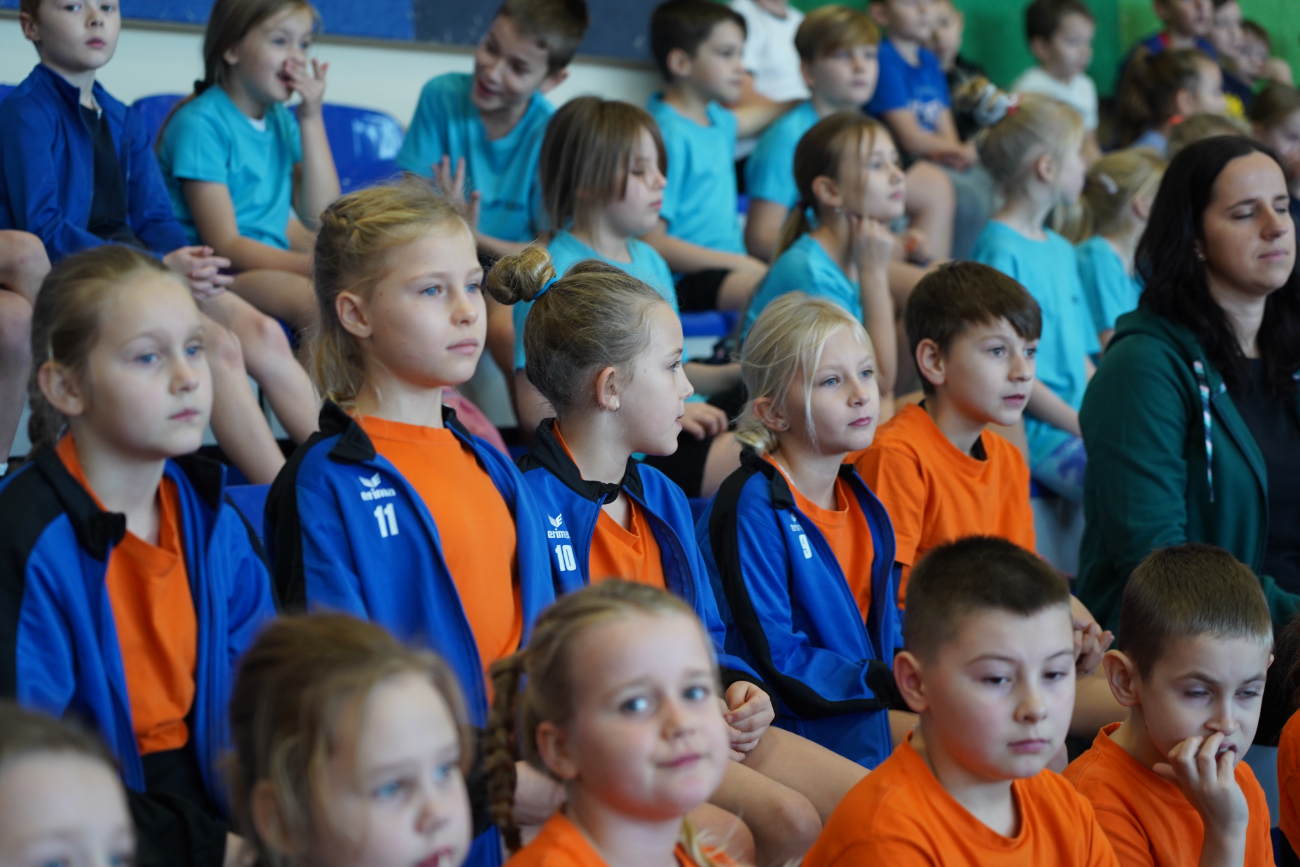 Zabawa i sport. Pierwsze zawody najmłodszych uczniów ZDJĘCIA