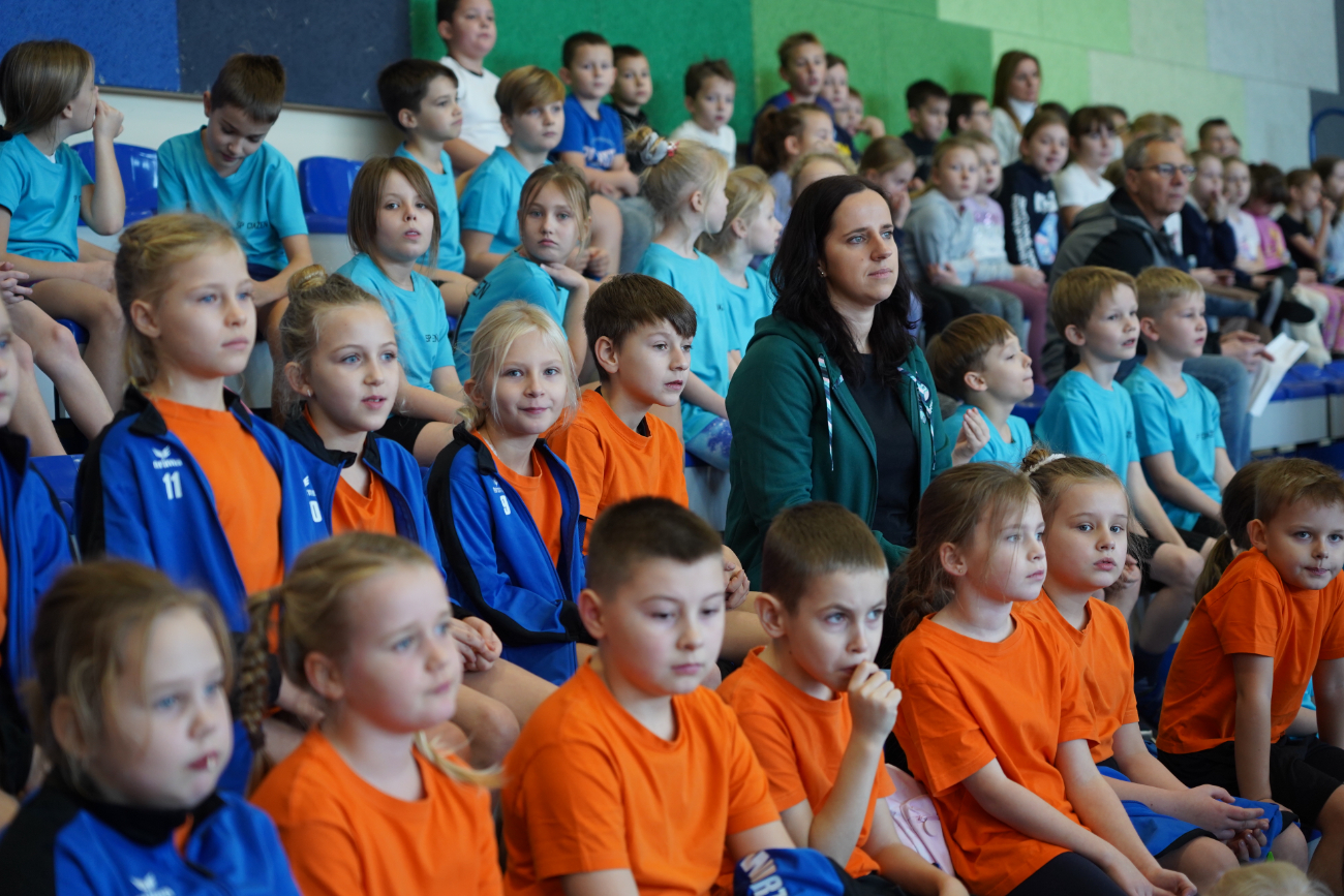 Zabawa i sport. Pierwsze zawody najmłodszych uczniów ZDJĘCIA