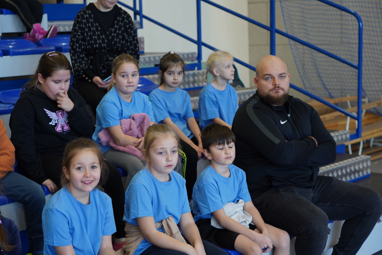 Zabawa i sport. Pierwsze zawody najmłodszych uczniów ZDJĘCIA
