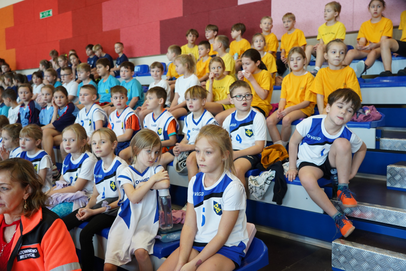 Zabawa i sport. Pierwsze zawody najmłodszych uczniów ZDJĘCIA