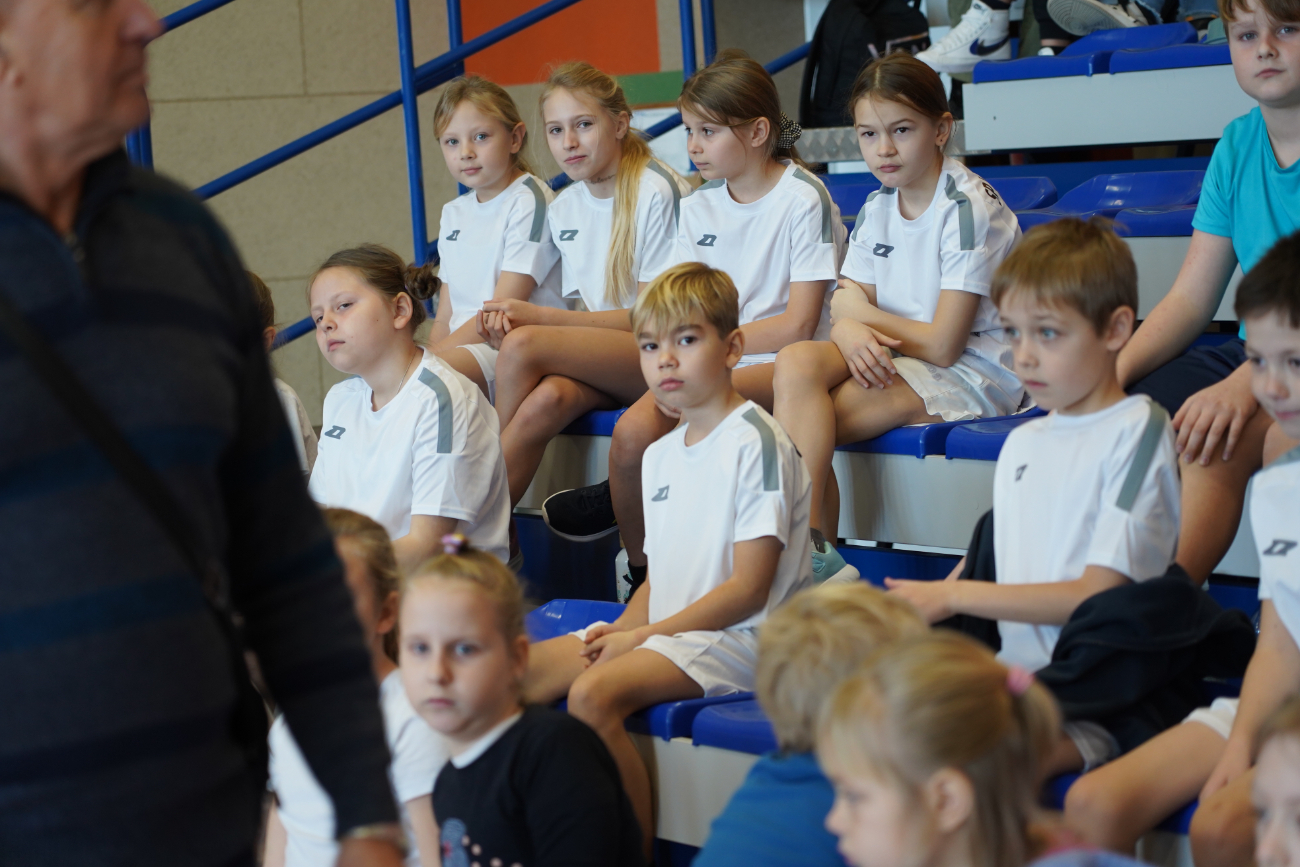 Zabawa i sport. Pierwsze zawody najmłodszych uczniów ZDJĘCIA
