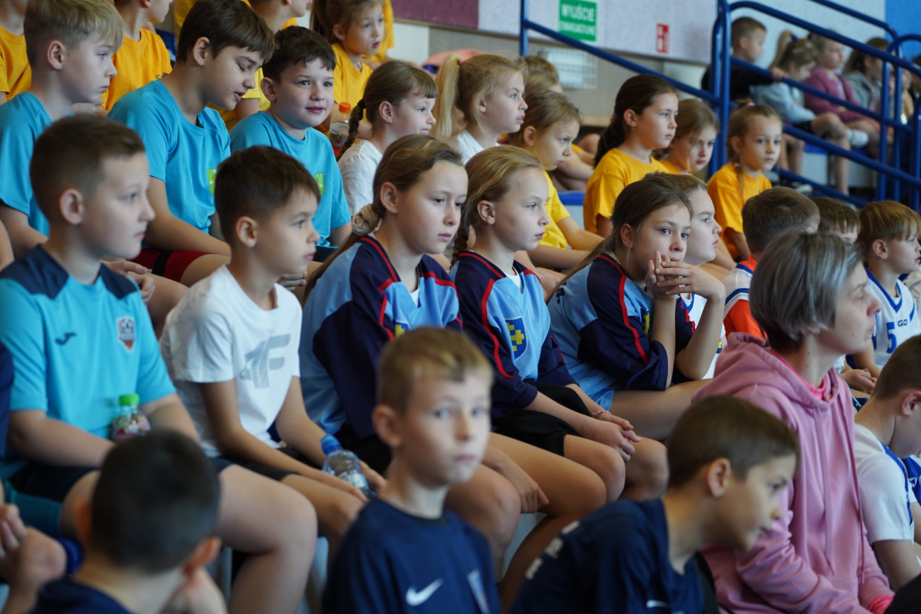 Zabawa i sport. Pierwsze zawody najmłodszych uczniów ZDJĘCIA