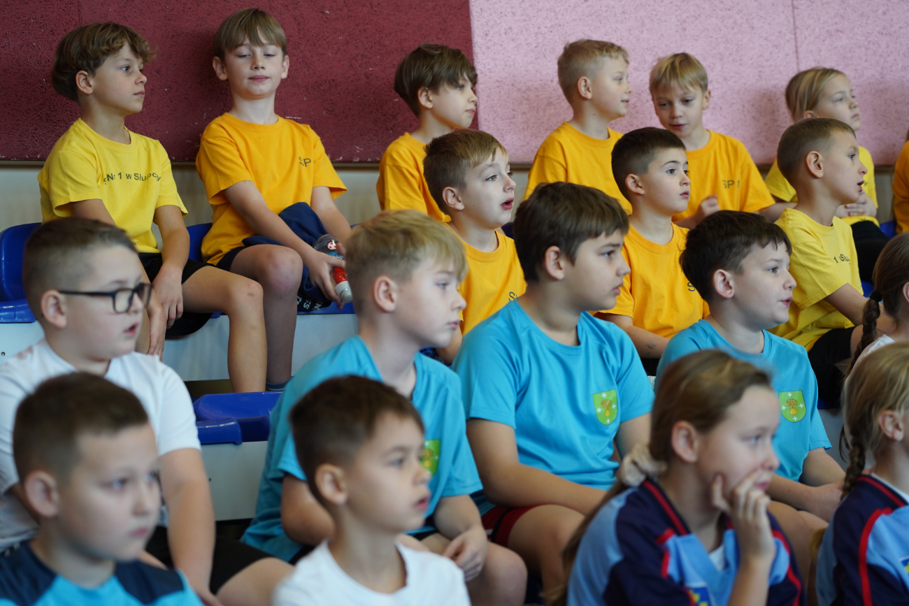 Zabawa i sport. Pierwsze zawody najmłodszych uczniów ZDJĘCIA