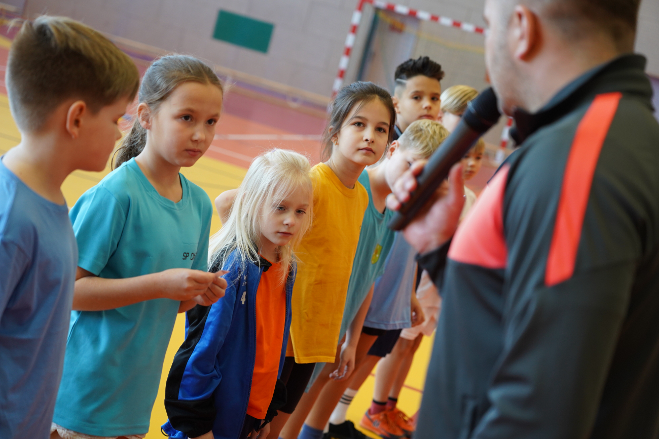 Zabawa i sport. Pierwsze zawody najmłodszych uczniów ZDJĘCIA