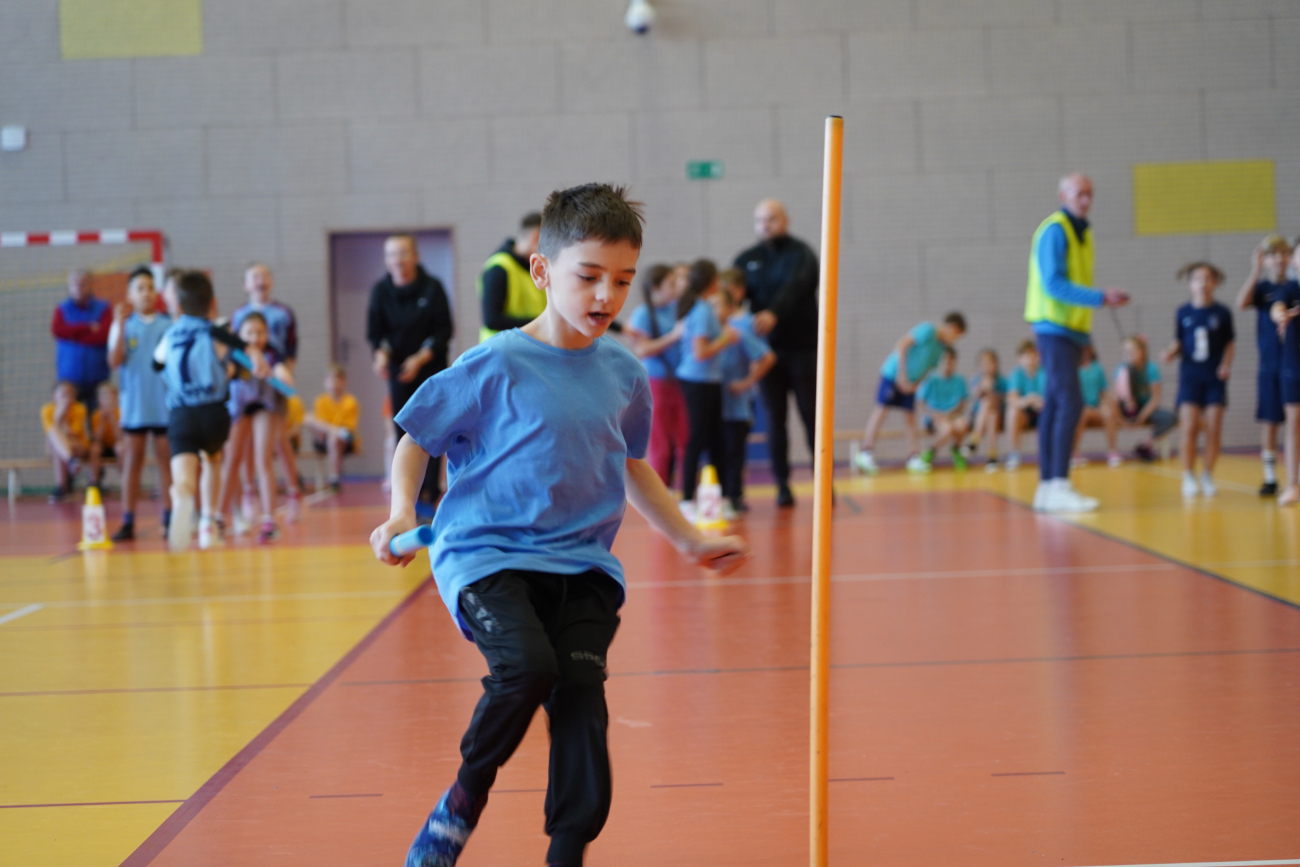 Zabawa i sport. Pierwsze zawody najmłodszych uczniów ZDJĘCIA