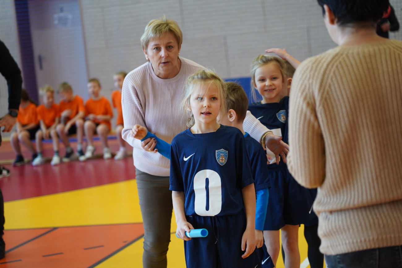 Zabawa i sport. Pierwsze zawody najmłodszych uczniów ZDJĘCIA
