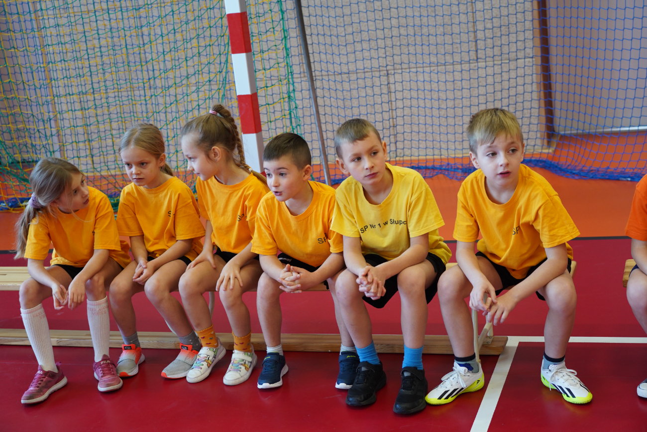 Zabawa i sport. Pierwsze zawody najmłodszych uczniów ZDJĘCIA