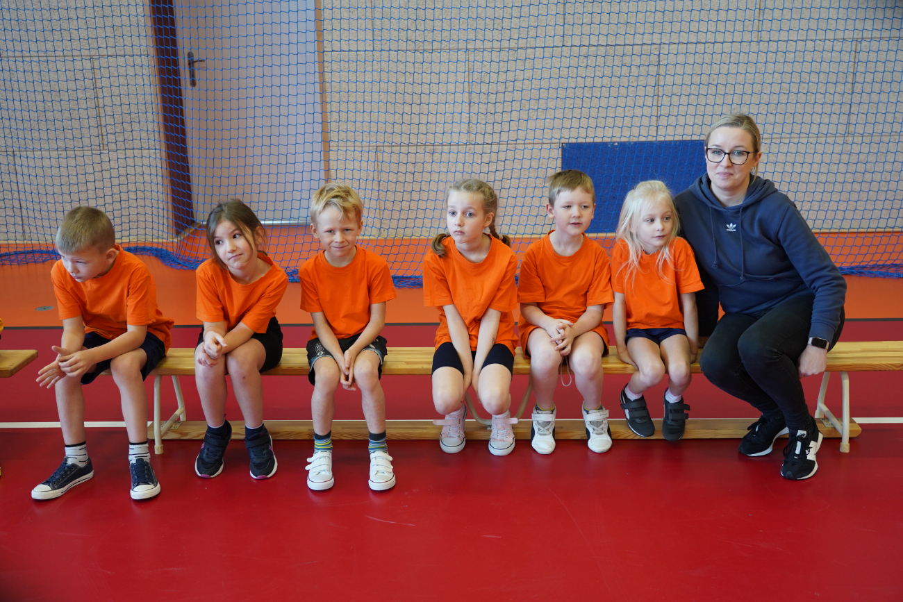 Zabawa i sport. Pierwsze zawody najmłodszych uczniów ZDJĘCIA