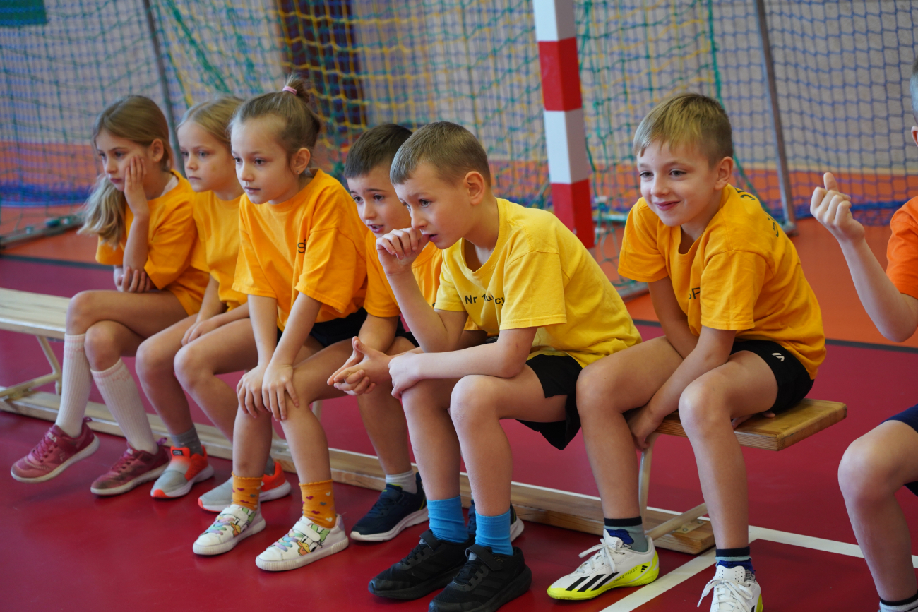 Zabawa i sport. Pierwsze zawody najmłodszych uczniów ZDJĘCIA