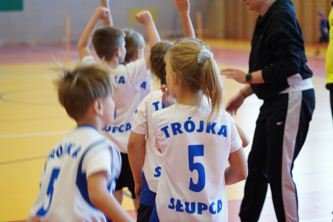 Zabawa i sport. Pierwsze zawody najmłodszych uczniów ZDJĘCIA