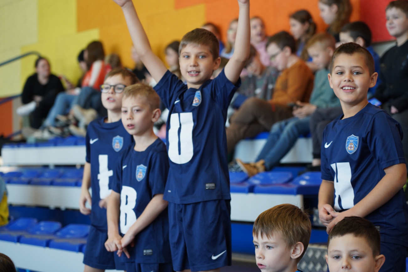 Zabawa i sport. Pierwsze zawody najmłodszych uczniów ZDJĘCIA