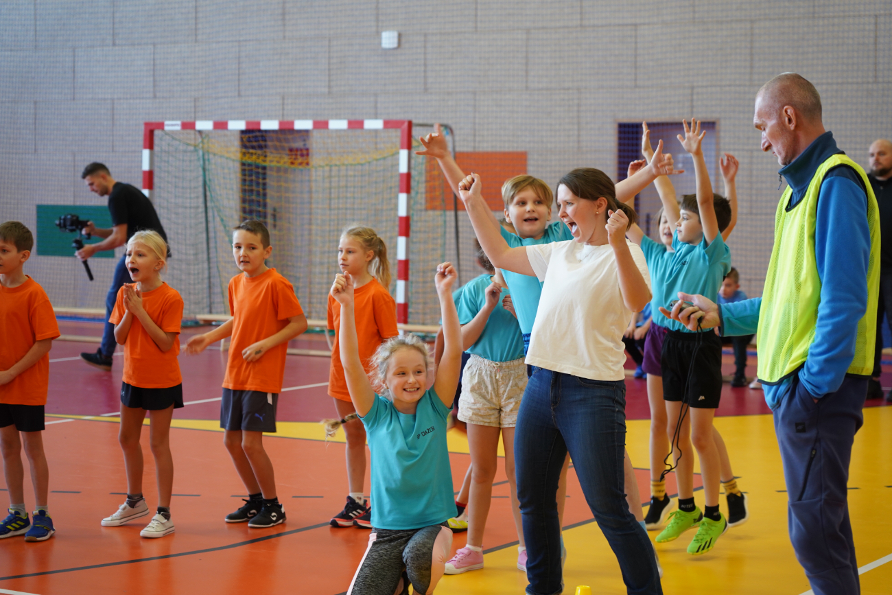 Zabawa i sport. Pierwsze zawody najmłodszych uczniów ZDJĘCIA