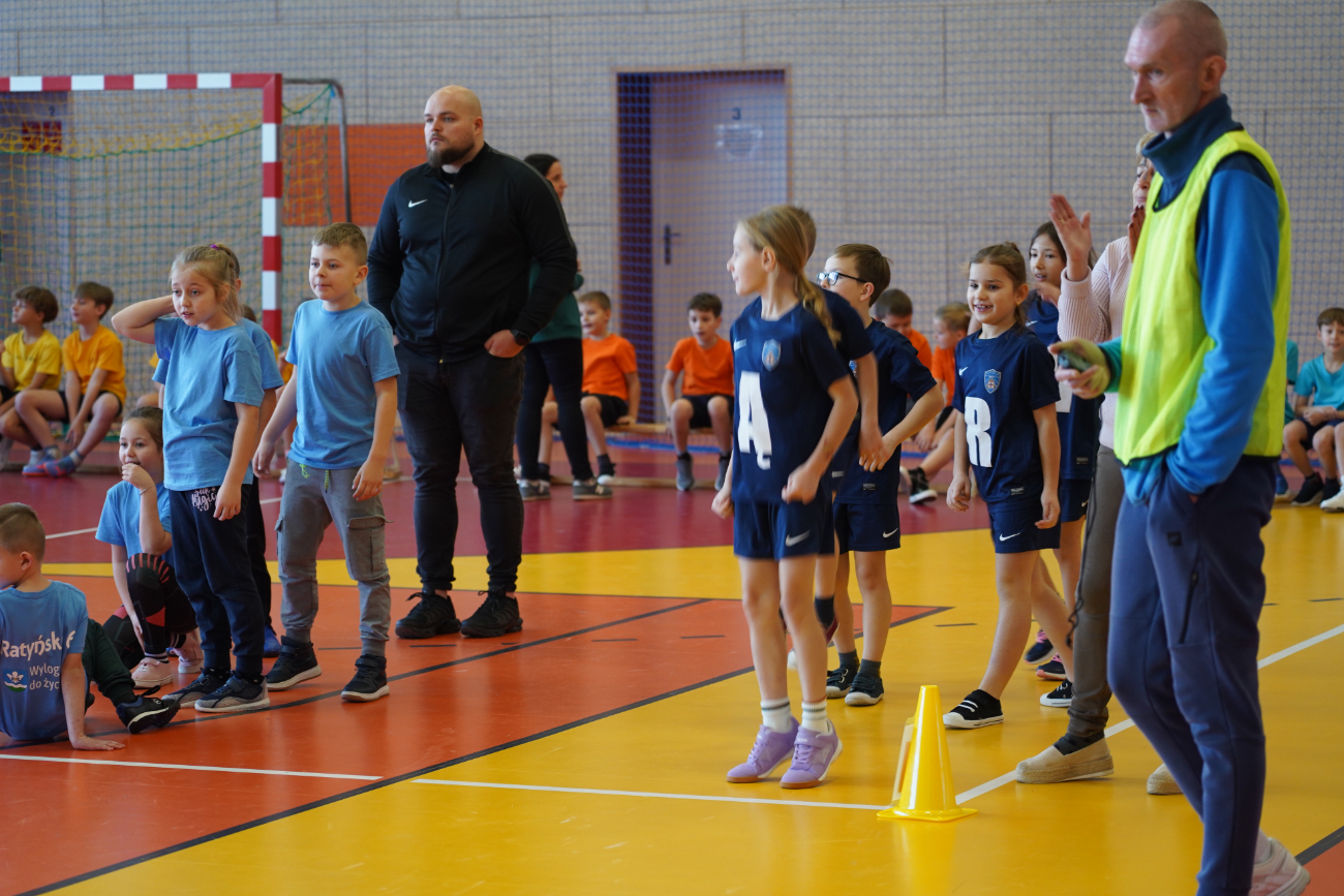 Zabawa i sport. Pierwsze zawody najmłodszych uczniów ZDJĘCIA