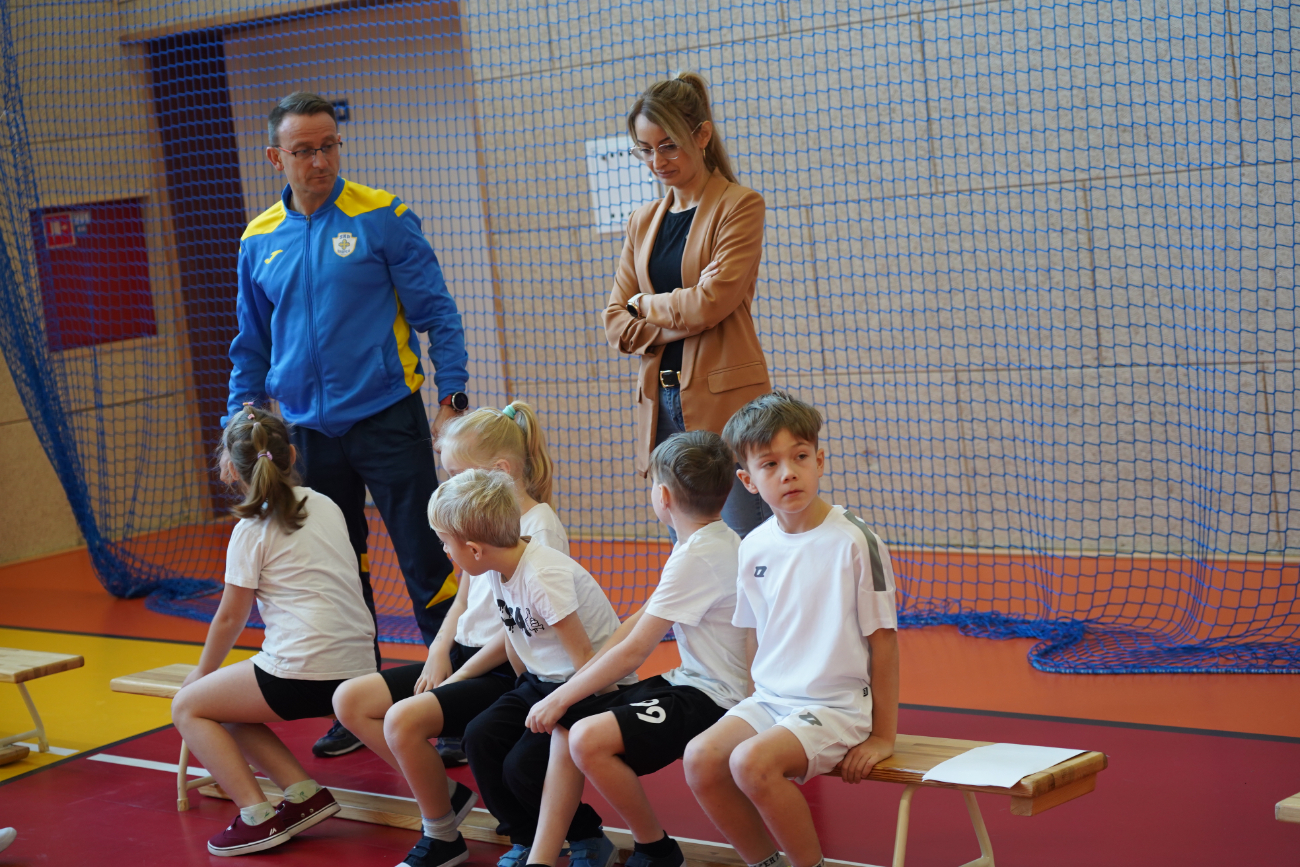 Zabawa i sport. Pierwsze zawody najmłodszych uczniów ZDJĘCIA