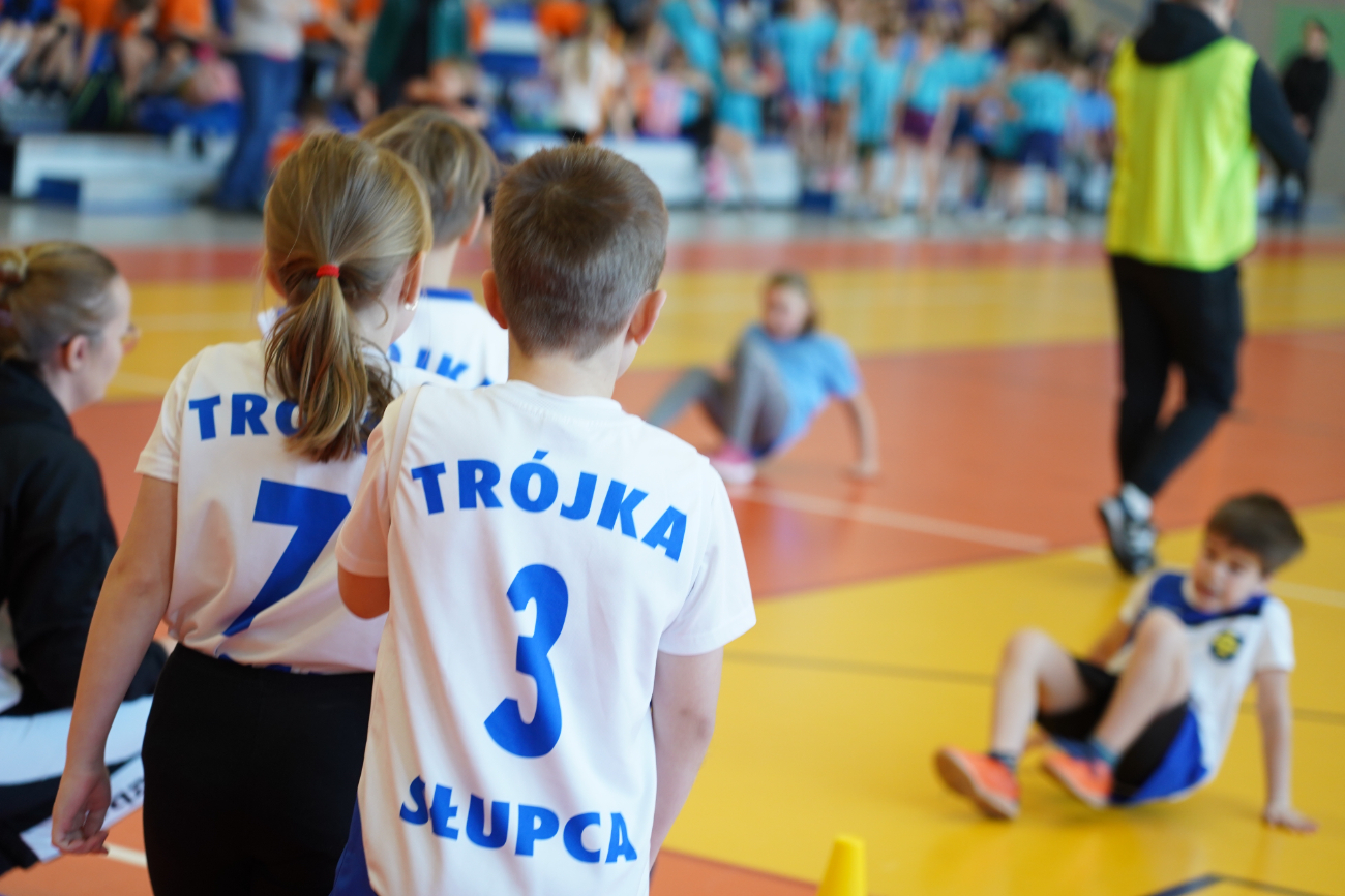 Zabawa i sport. Pierwsze zawody najmłodszych uczniów ZDJĘCIA