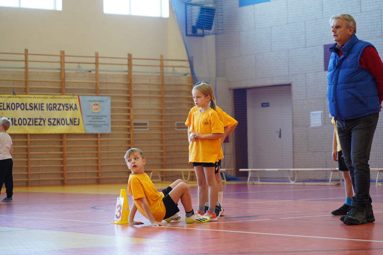 Zabawa i sport. Pierwsze zawody najmłodszych uczniów ZDJĘCIA