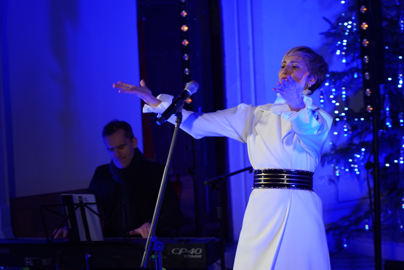 Kościół pękał w szwach. Śpiewali z Magdą Steczkowską