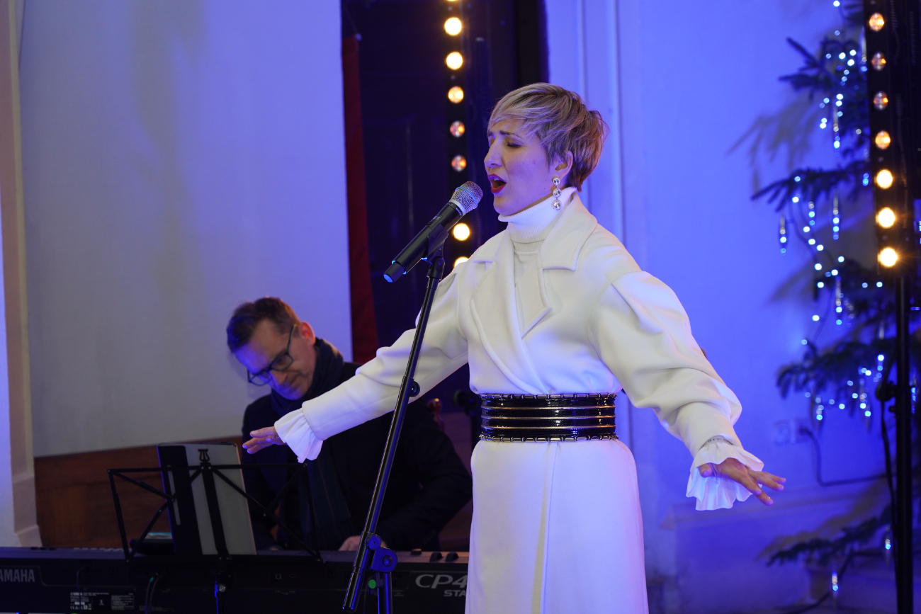 Kościół pękał w szwach. Śpiewali z Magdą Steczkowską