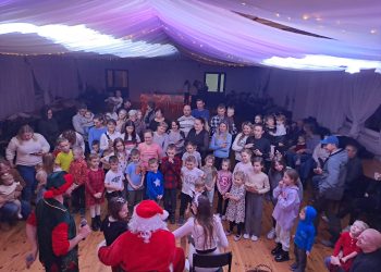 Mikołaj z Paniami z KGW w Wierzbocicach