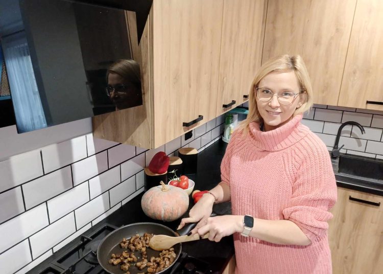 Uwielbia jesień w kuchni… za jej kolory