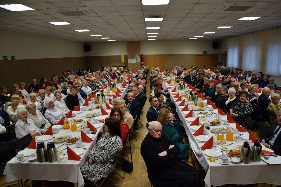Ponad 200 osób na wigilii w Strzałkowie ZDJĘCIA