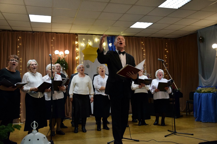 Ponad 200 osób na wigilii w Strzałkowie ZDJĘCIA