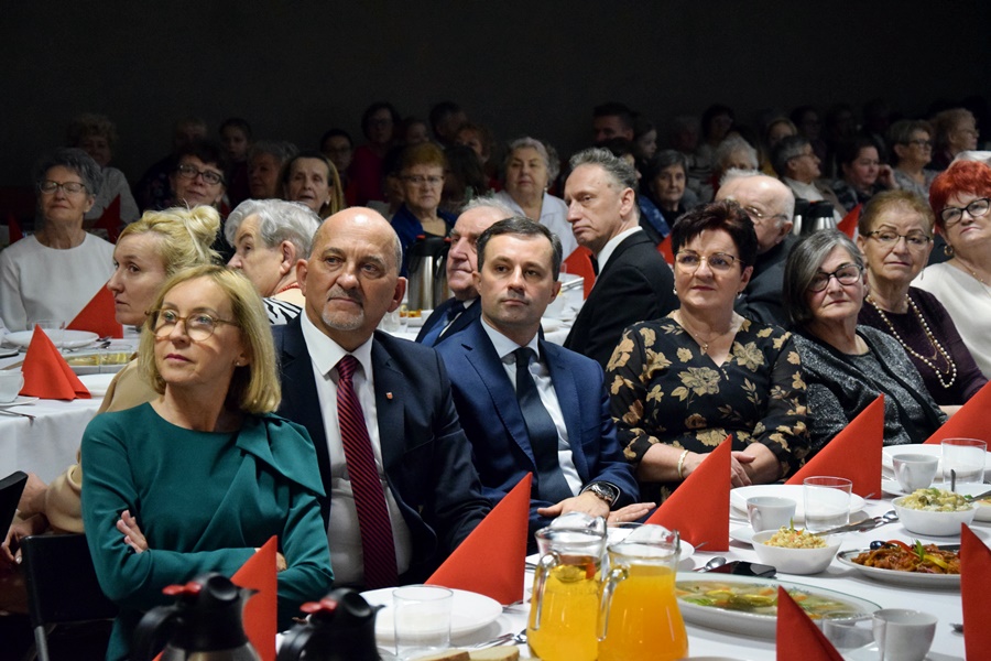 Ponad 200 osób na wigilii w Strzałkowie ZDJĘCIA