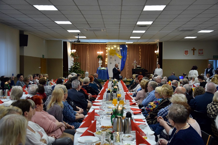 Ponad 200 osób na wigilii w Strzałkowie ZDJĘCIA