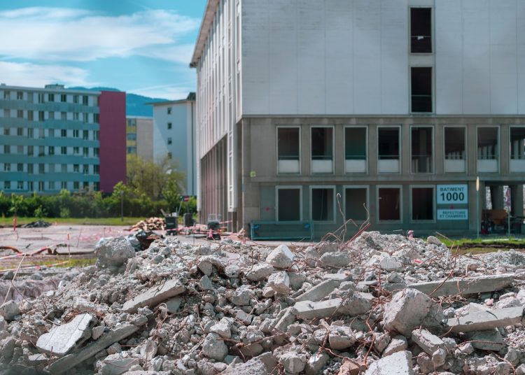 Wywóz gruzu i nie tylko – co trzeba wiedzieć na temat wynajmu kontenerów?