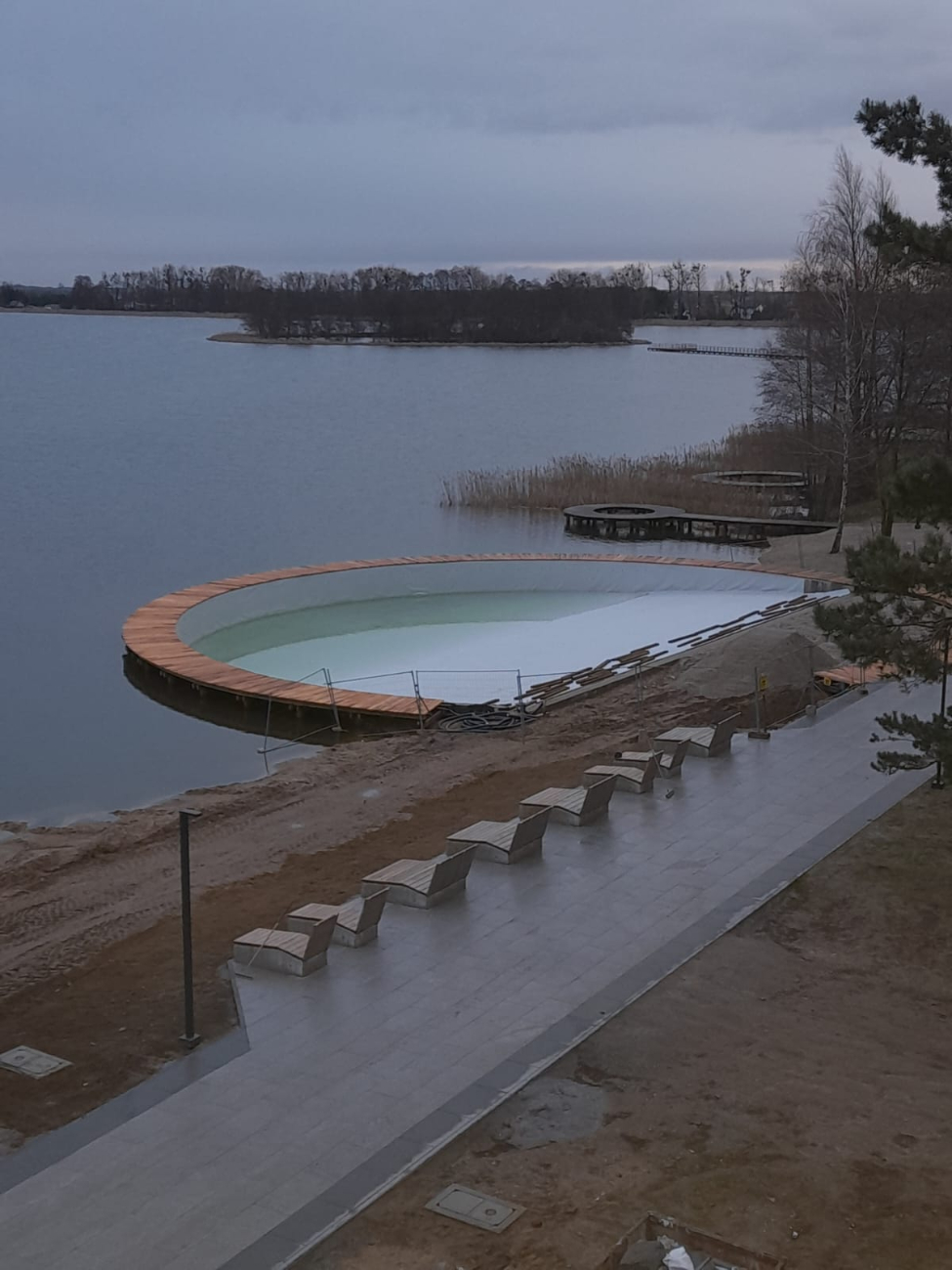 Koniec budowy coraz bliżej. Jest już basen ZOBACZ ZDJĘCIA