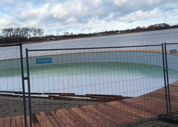 Koniec budowy coraz bliżej. Jest już basen ZOBACZ ZDJĘCIA