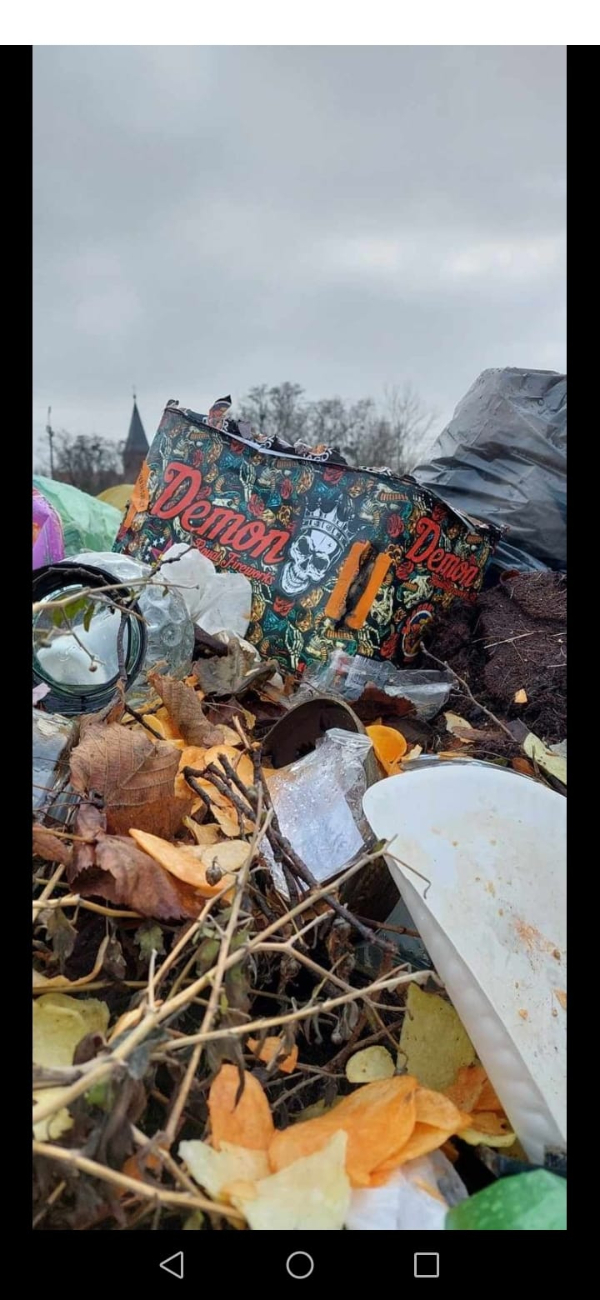 Sylwester na cmentarzu. Sprawa trafi na policję?