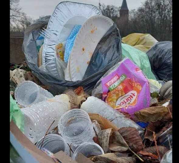 Sylwester na cmentarzu. Sprawa trafi na policję?