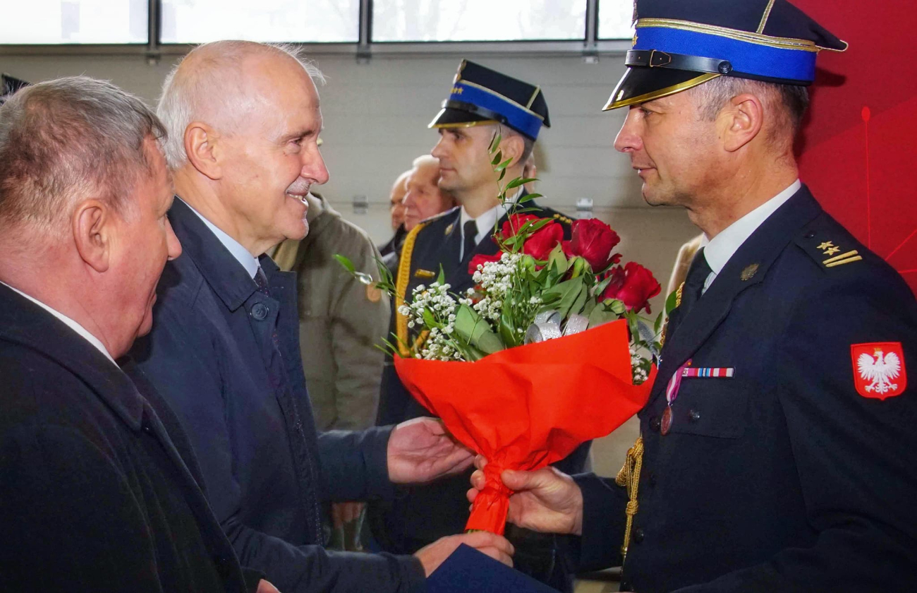 Komendant pożegnał się z mundurem