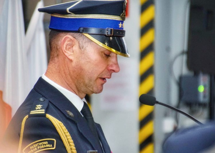 Komendant pożegnał się z mundurem