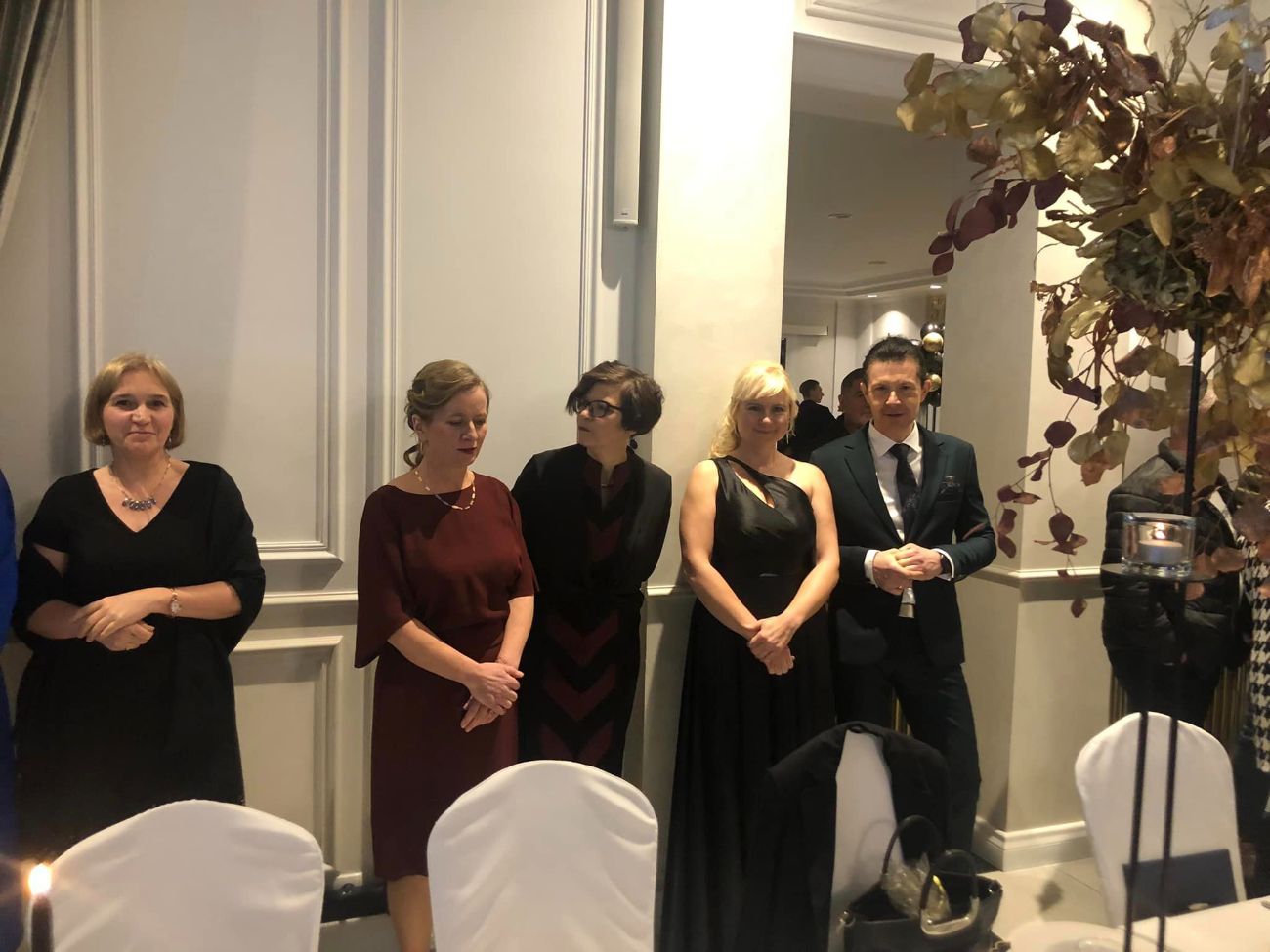 Dziś LO bawi się na studniówce ZDJĘCIA