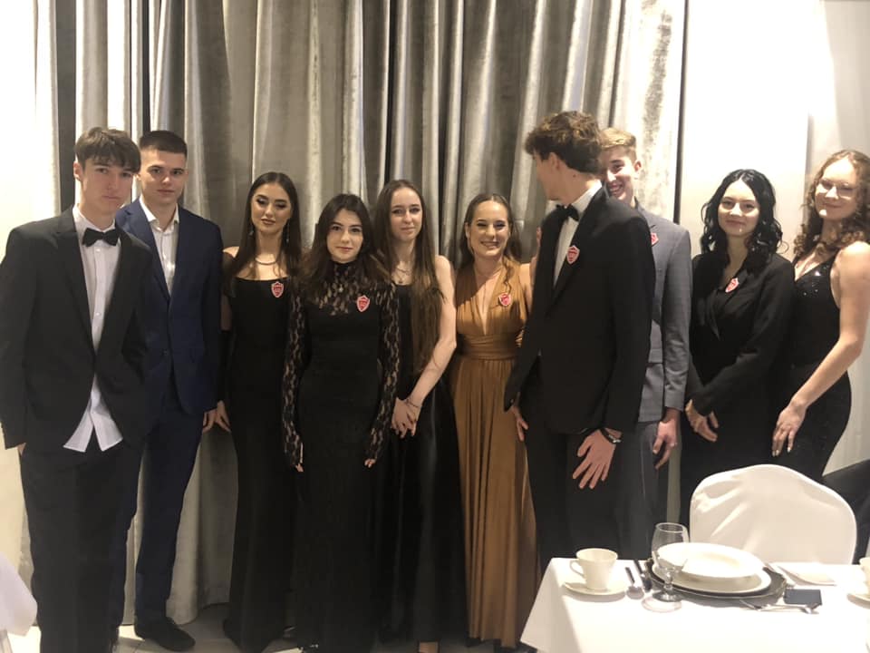 Dziś LO bawi się na studniówce ZDJĘCIA