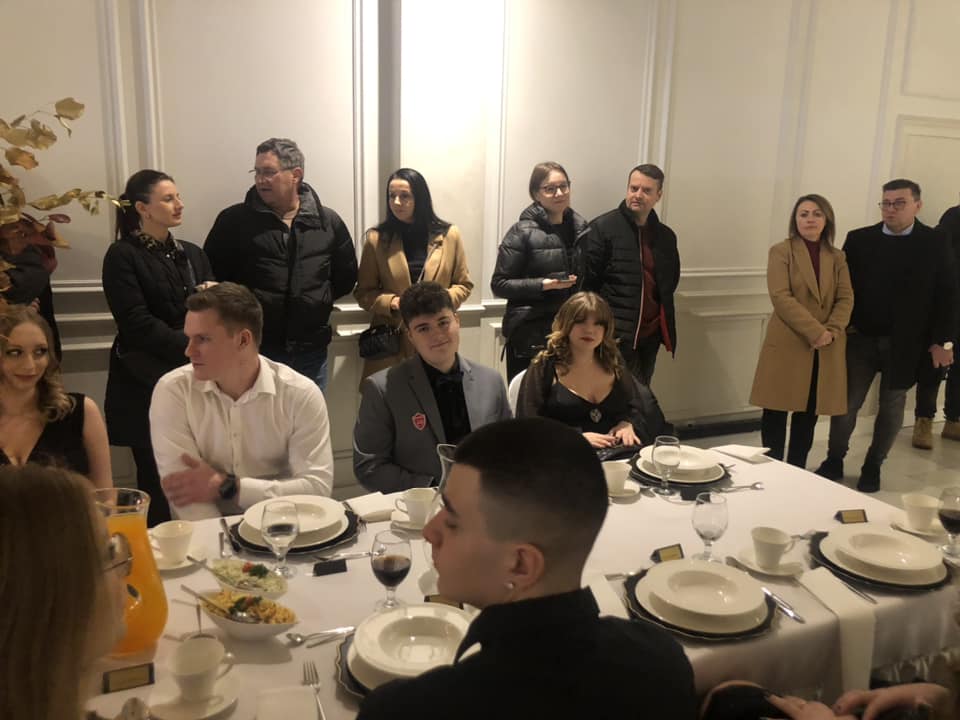 Dziś LO bawi się na studniówce ZDJĘCIA