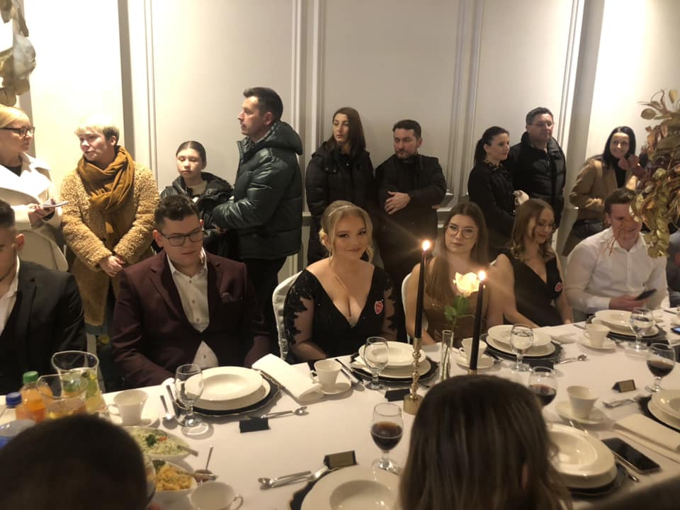 Dziś LO bawi się na studniówce ZDJĘCIA