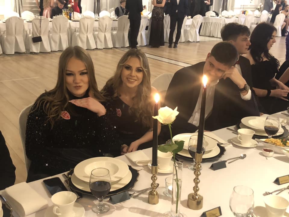 Dziś LO bawi się na studniówce ZDJĘCIA