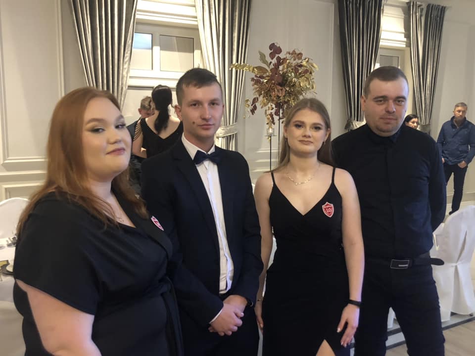 Dziś LO bawi się na studniówce ZDJĘCIA