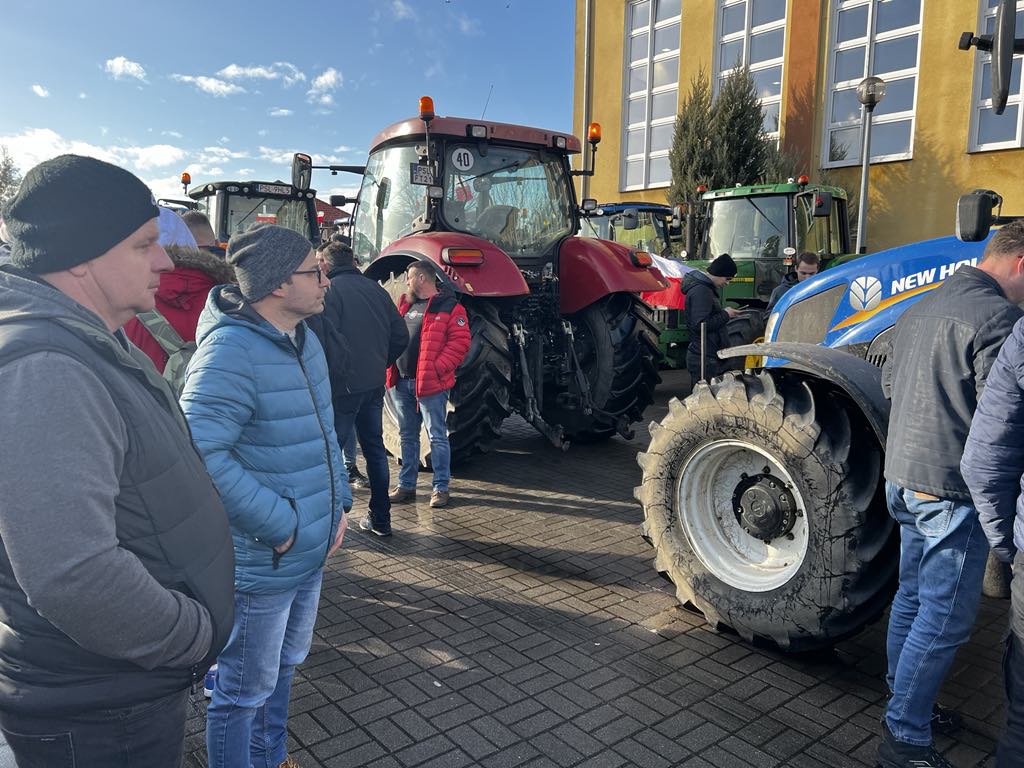 „30 lat nie byłem na proteście. Dziś musiałem tu być”. Rolnicy przeciwko polityce UE